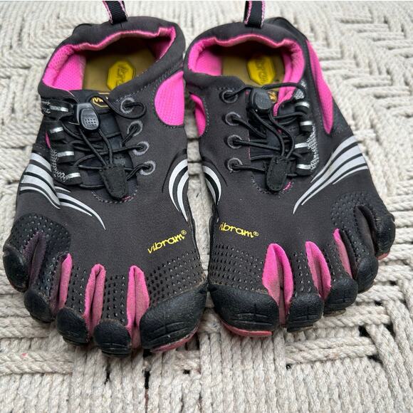 Vibram: Five Toe Shoes - Picture 1 of 8